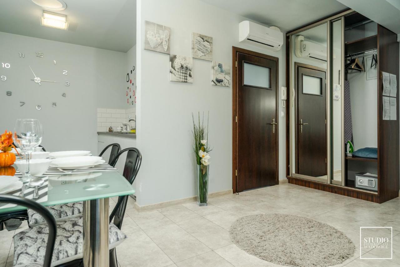 Apartament Deluxe Apartment Wadowice Bagian luar foto
